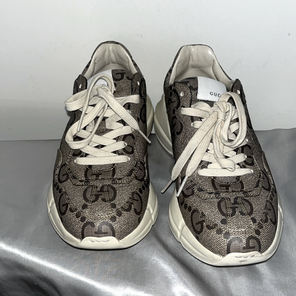 100% authentic Gucci logo sneakers  worn a couple times great condition.
